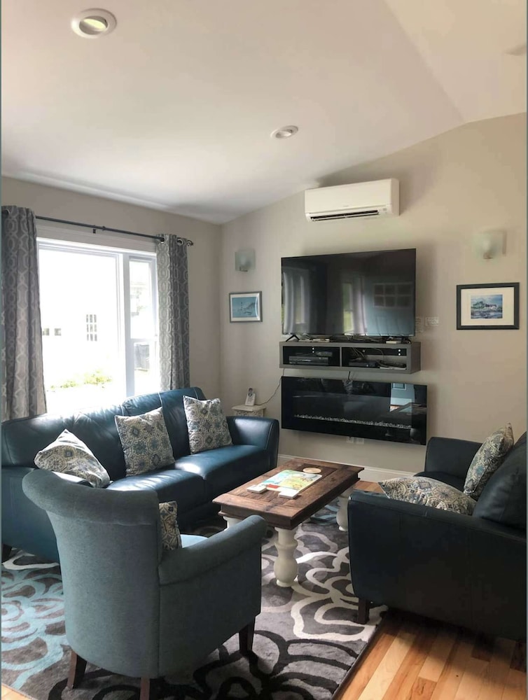 Tranquil Tides Home for 8!