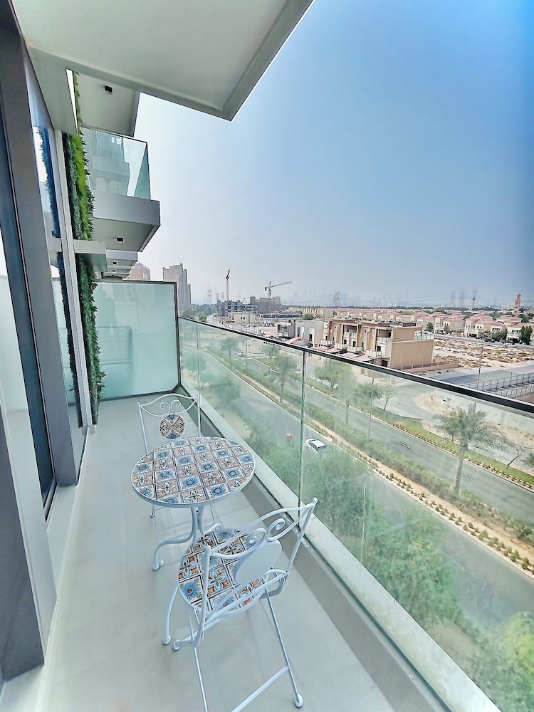 Venduras - Modern 1BR Apartment JVC
