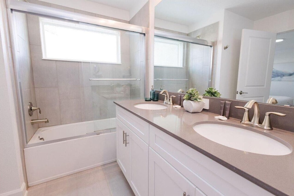 2489 RT - Ultimate Townhome Oasis With Pool
