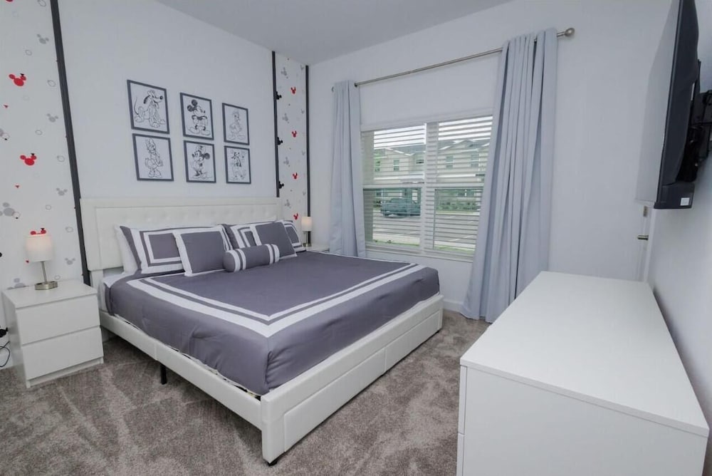 2489 RT - Ultimate Townhome Oasis With Pool