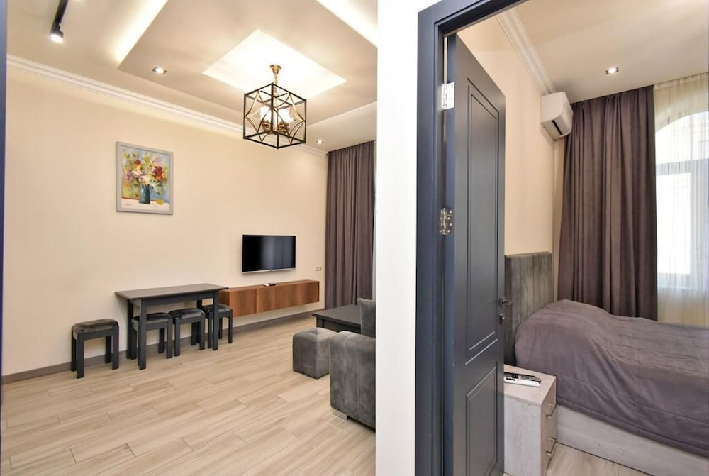 Apartments by Luxe Group AM713