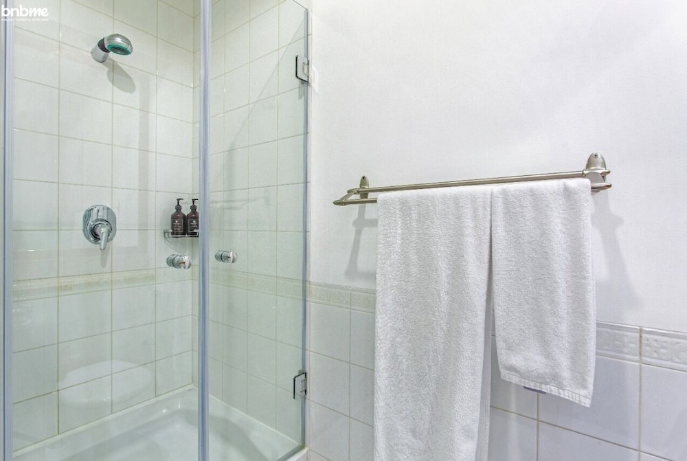 Pvt Jacuzzi Tub Groundfloor 2 Bed Bnbme Homes