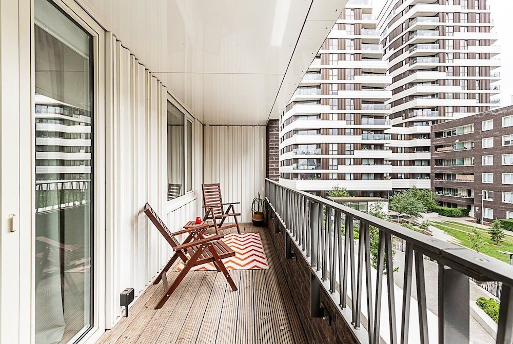 Modern 2-bed Flat With Terraces in Leyton