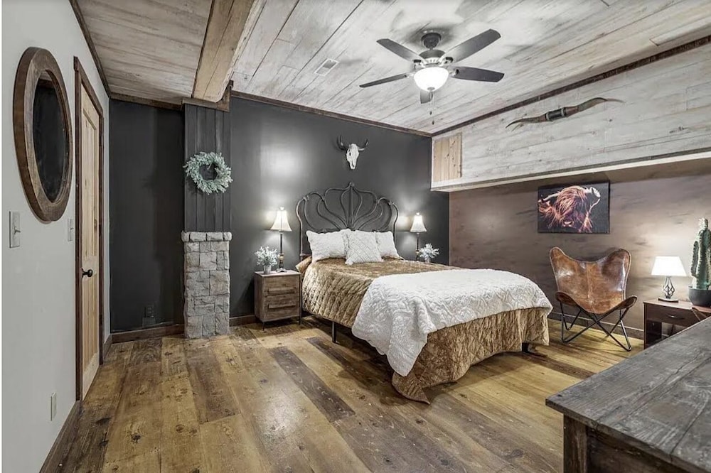 The Log Palace Private Guest Suite 2 Bedroom Cabin by RedAwning