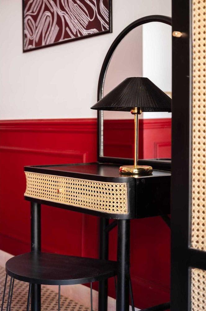 The Red-hot Retro 2bdr Apt. @ Cairo's Downtown
