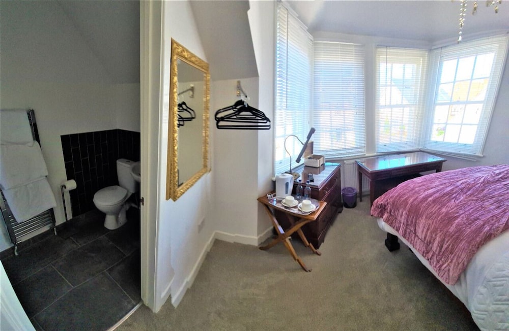 Ramsgate Vacations - White Stag Lodge - Property Image 6