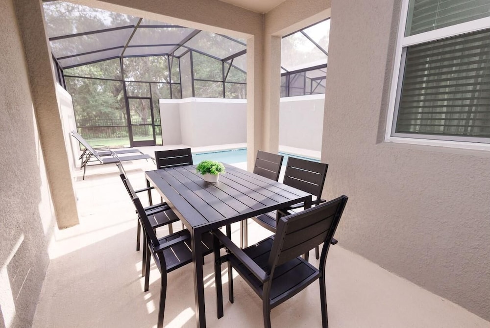 2489 RT - Ultimate Townhome Oasis With Pool