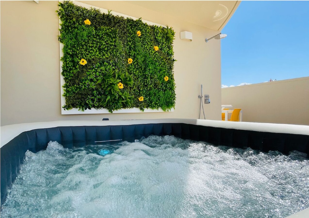 La Collina di Montegrappa - Suites with Heated Private Pool - Suites with Shared Pool