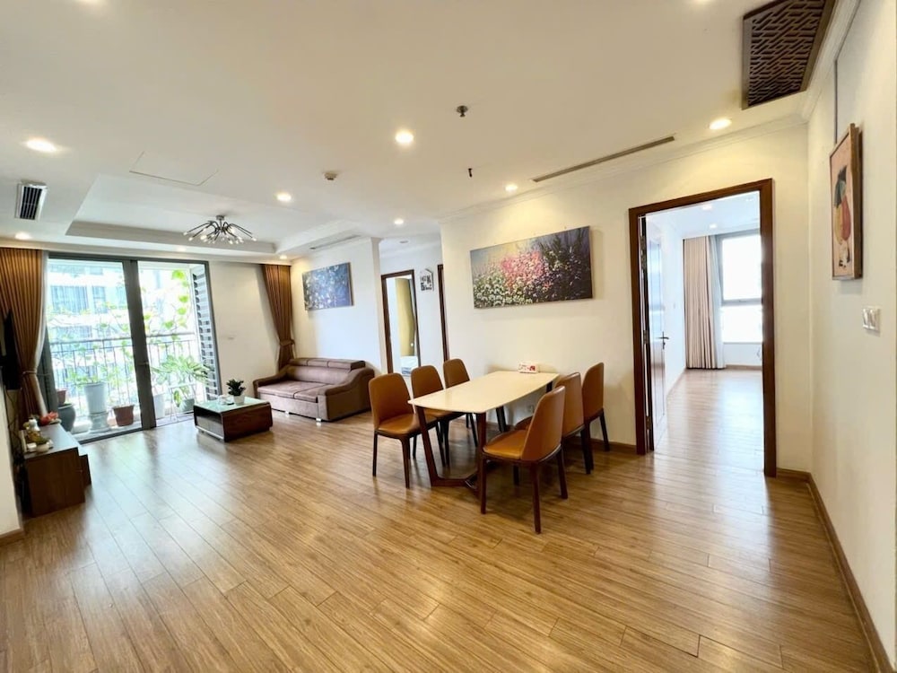Bom Homestay Vinhomes Times City