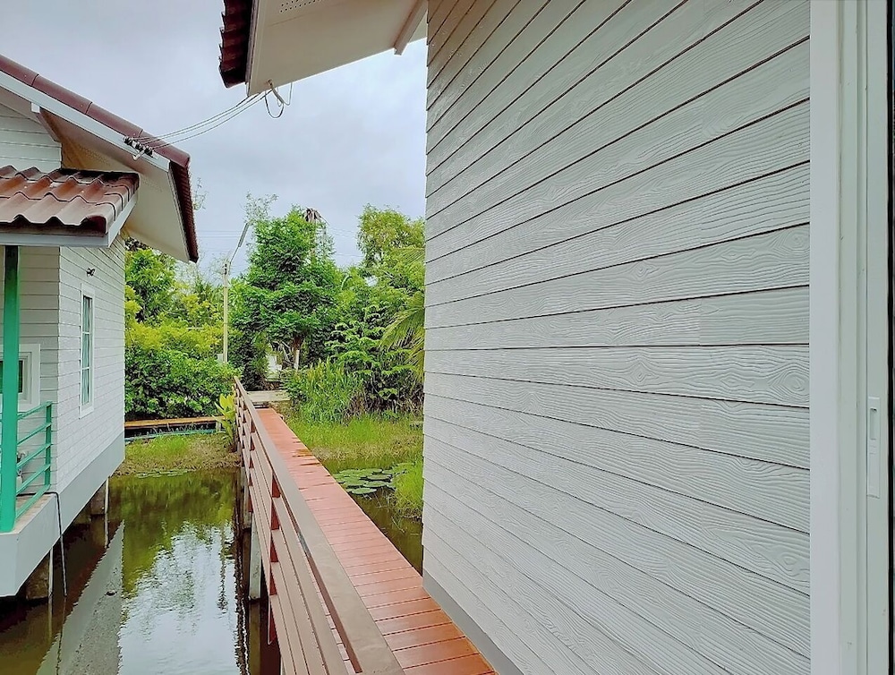 Coco and Canal HomeStory