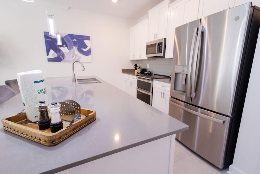 2489 RT - Ultimate Townhome Oasis With Pool