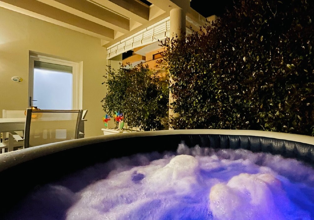 La Collina di Montegrappa - Suites with Heated Private Pool - Suites with Shared Pool