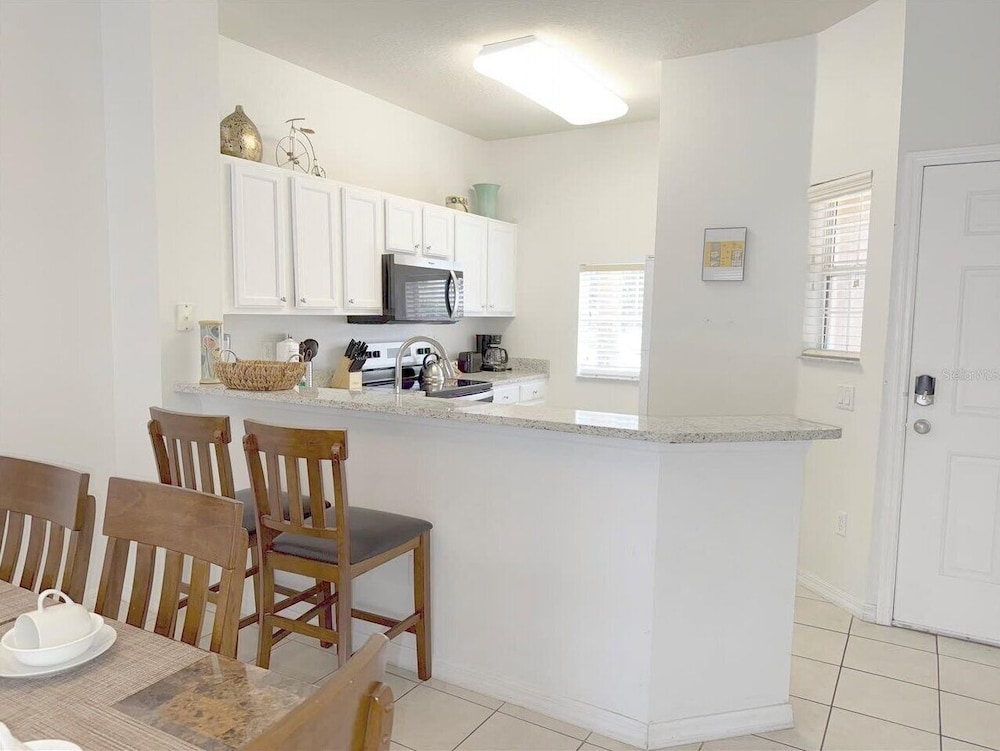 Bright 3B w Pool Close to Disney Encantada 8545