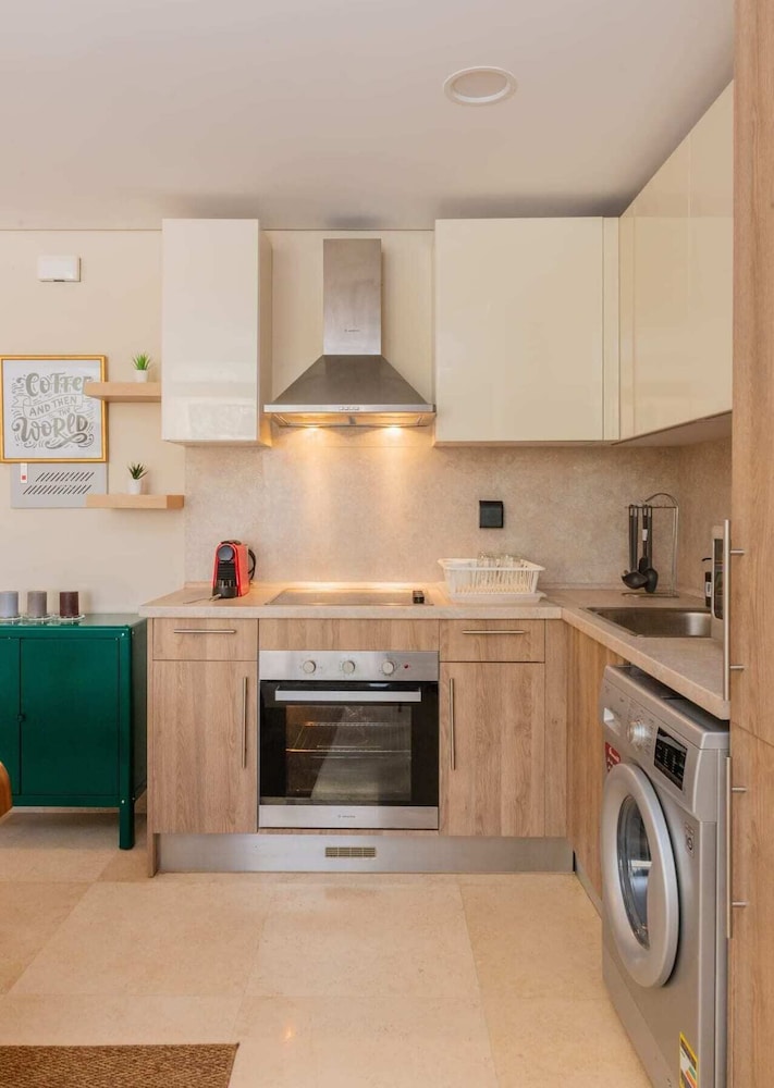 Xuru Stays I Homestyle 3BR Penthouse Pool & Beach View