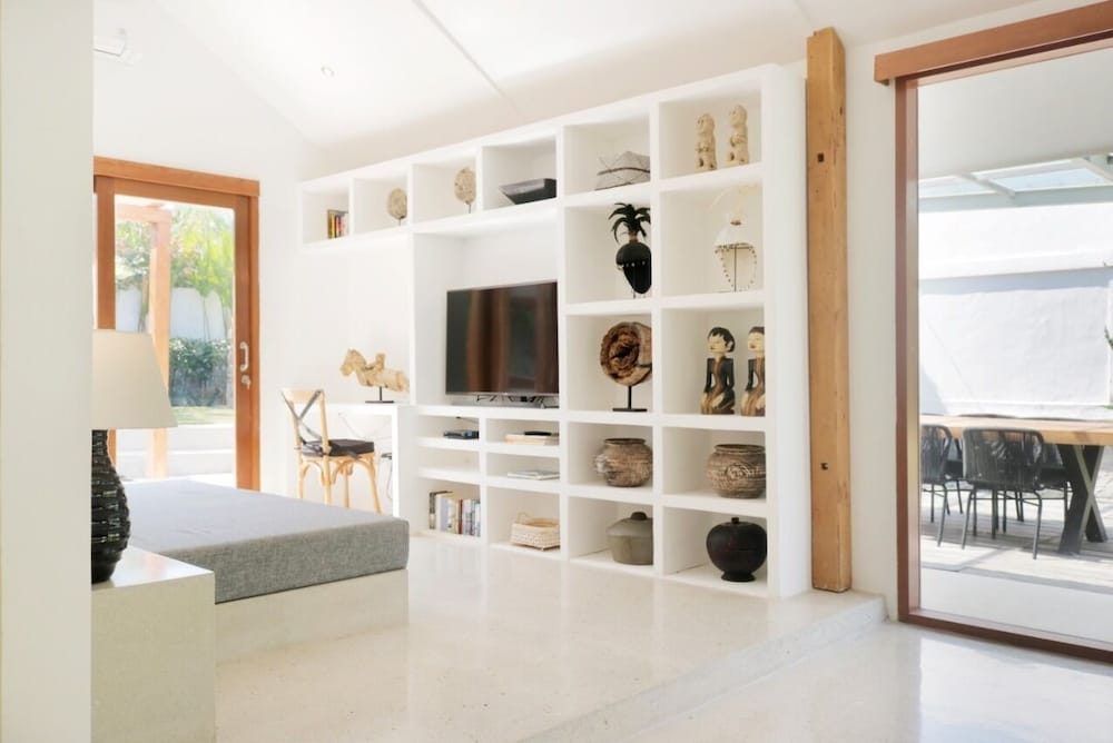 Amazing Villa With Pool and Huge Lawn view 5