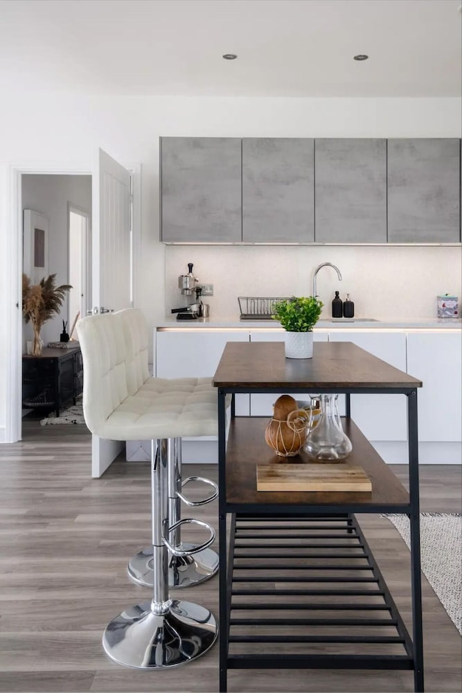 Stylish London Flat - Private Terrace - City View