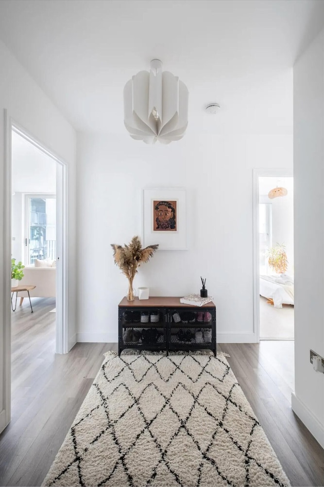 Stylish London Flat - Private Terrace - City View