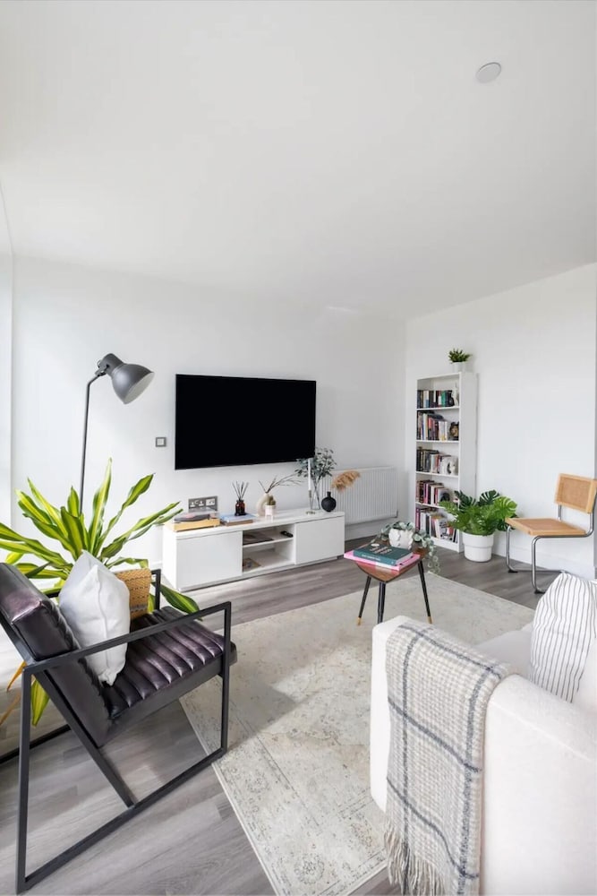 Stylish London Flat - Private Terrace - City View