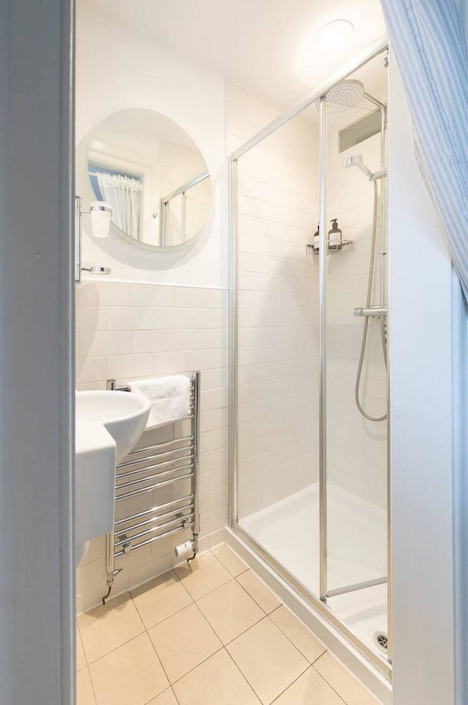 Beautiful 1 Bed Flat in Vibrant Stockbridge photo 4