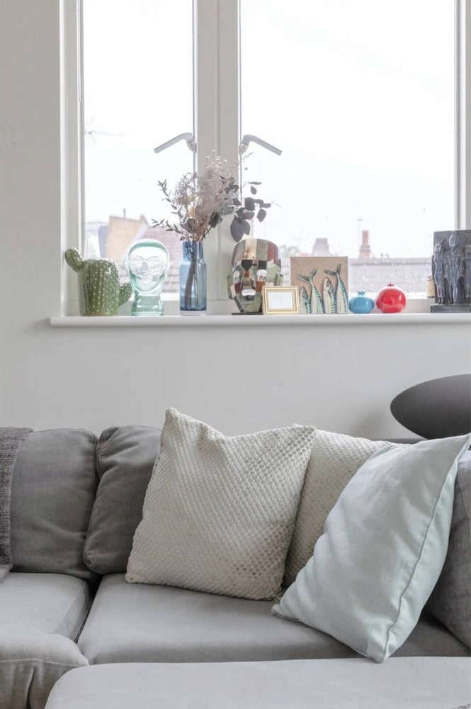 Sleek & Spacious 2BD Flat - Clapham