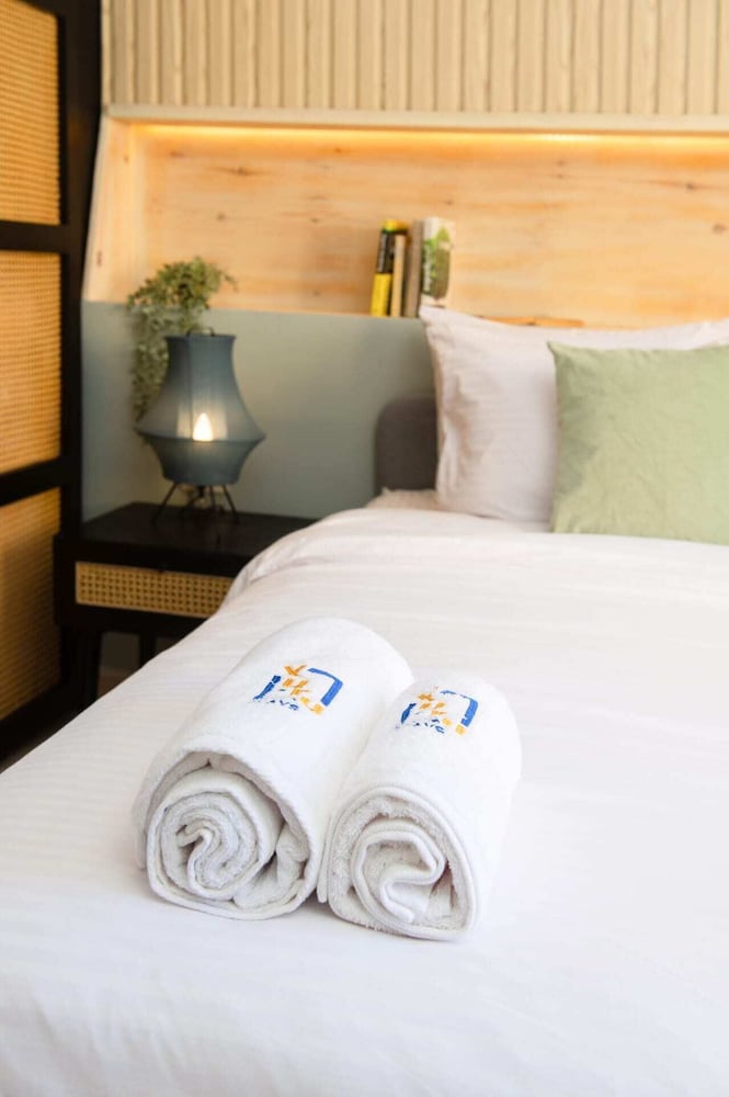 Xuru Stays I Sparky & Summery 2 BDR @ Mangroovy Free Beach & Pool Access