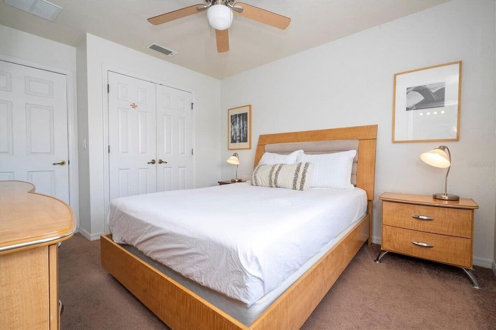 Bright 3B w Pool Close to Disney Encantada 8545