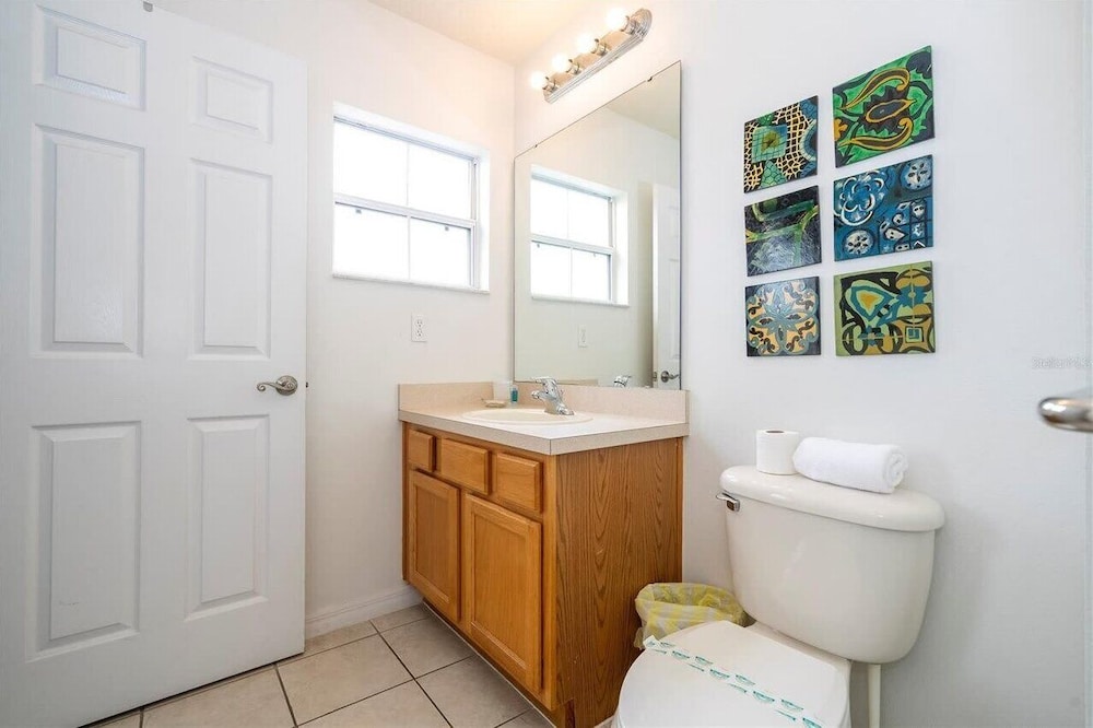 Bright 3B w Pool Close to Disney Encantada 8545