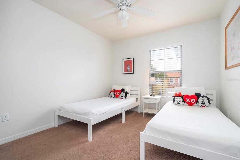 Bright 3B w Pool Close to Disney Encantada 8545