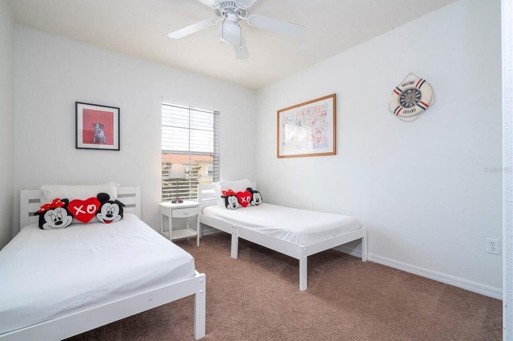 Bright 3B w Pool Close to Disney Encantada 8545