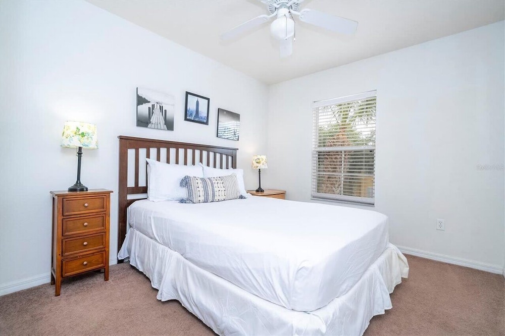 Bright 3B w Pool Close to Disney Encantada 8545