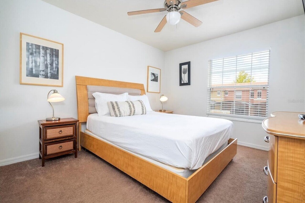 Bright 3B w Pool Close to Disney Encantada 8545