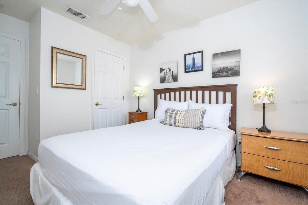 Bright 3B w Pool Close to Disney Encantada 8545