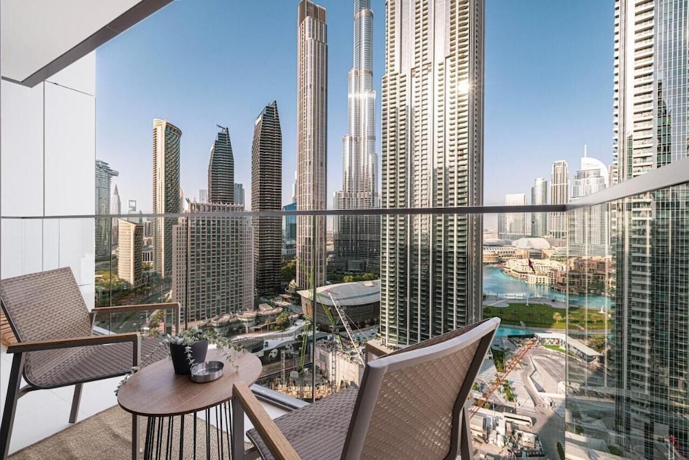 Burj Crown Lux Apartment by Dubai Mall