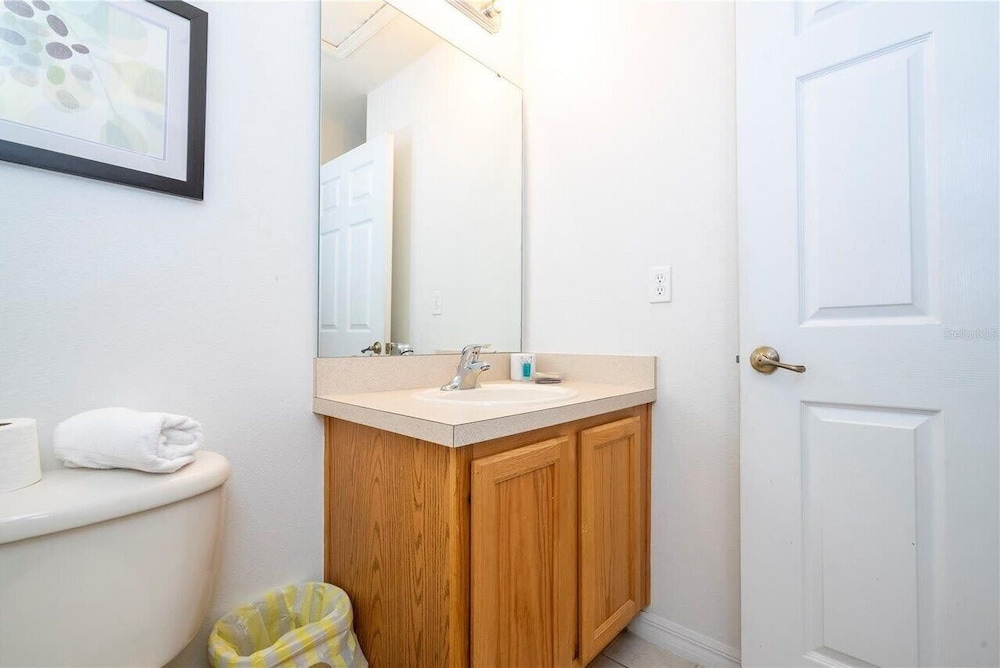 Bright 3B w Pool Close to Disney Encantada 8545