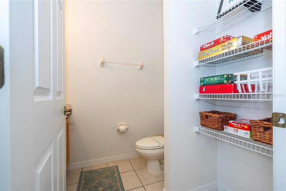 Bright 3B w Pool Close to Disney Encantada 8545