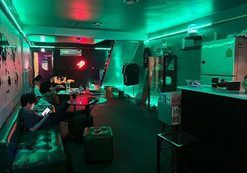 Doctor Alien Hostel - Image 2