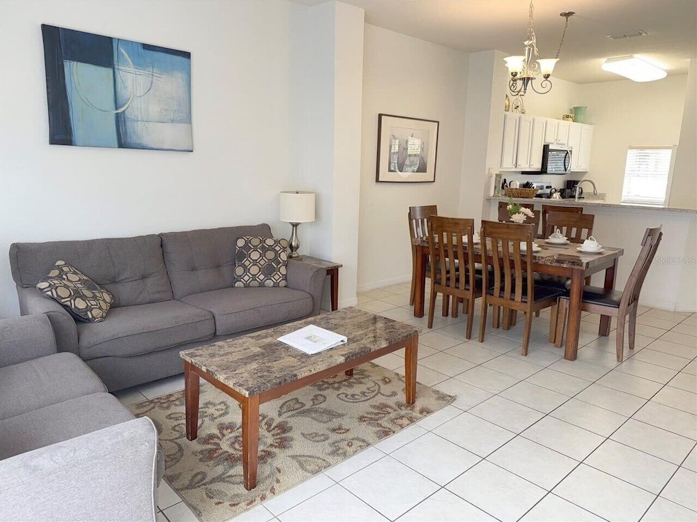 Bright 3B w Pool Close to Disney Encantada 8545