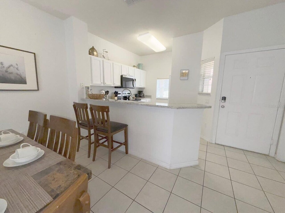 Bright 3B w Pool Close to Disney Encantada 8545