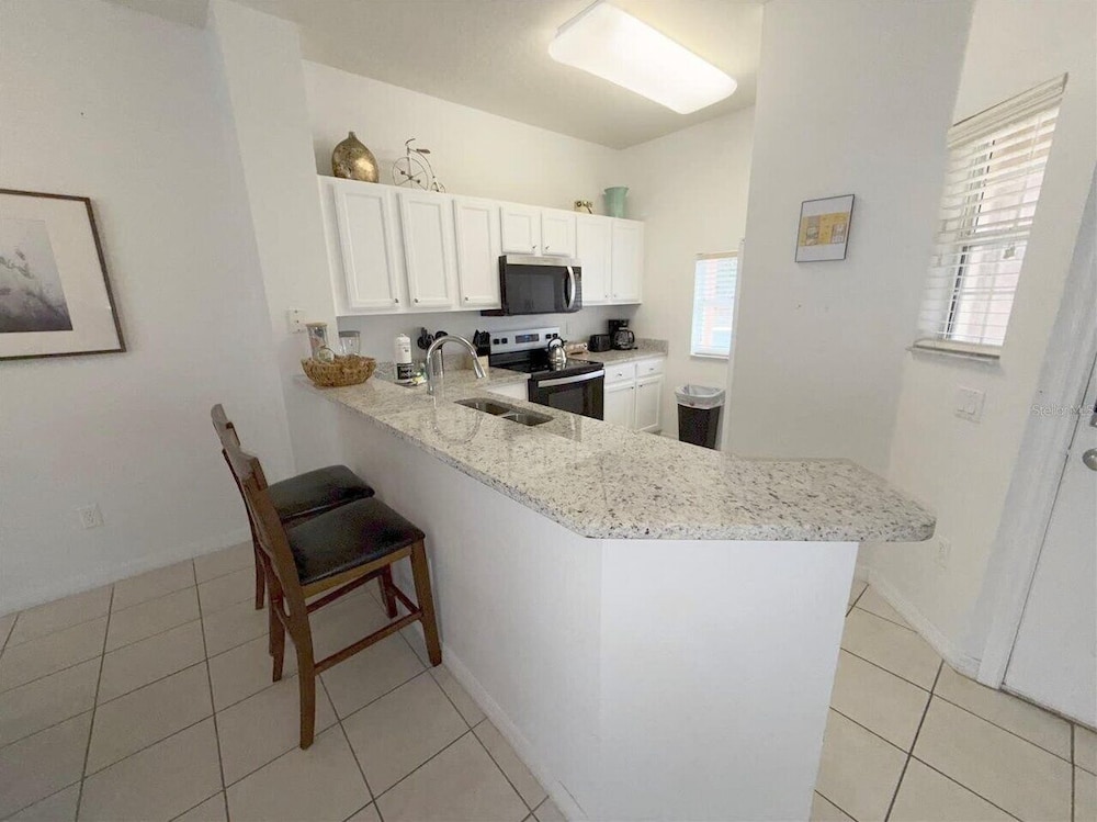 Bright 3B w Pool Close to Disney Encantada 8545