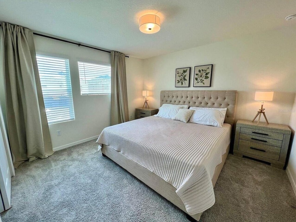 8949 CB - Exquisite Luxury Home With Pool Retreat