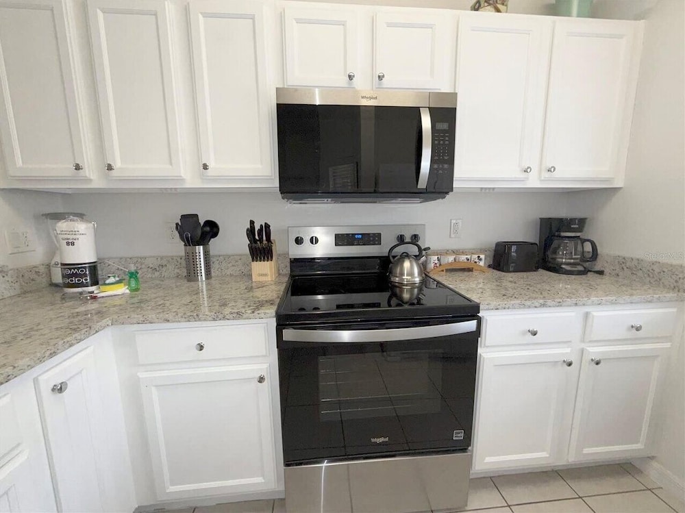 Bright 3B w Pool Close to Disney Encantada 8545