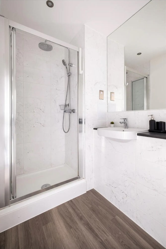 Stylish London Flat - Private Terrace - City View