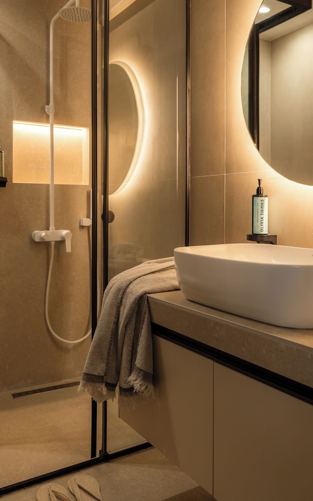 FOS Premium Apartments by halu