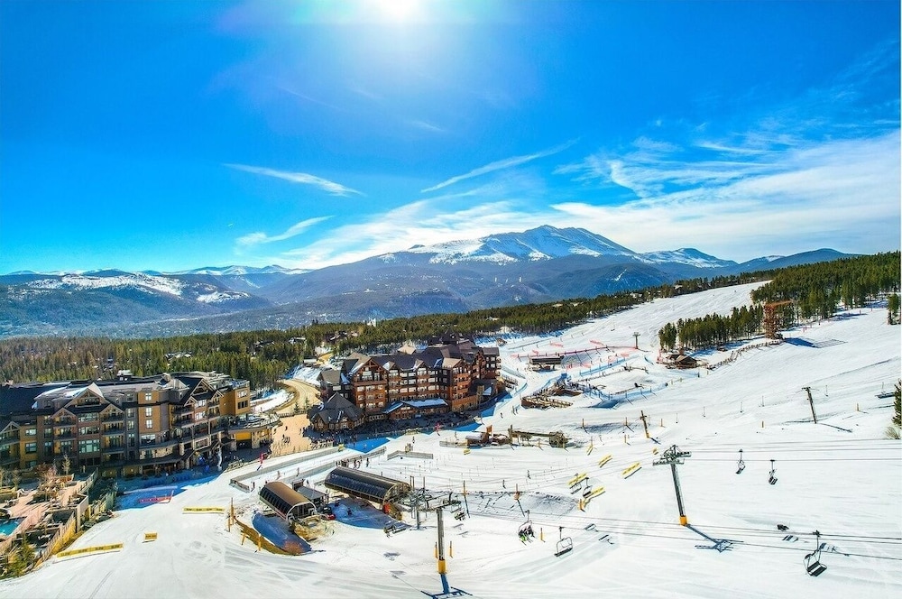One Ski Hill Retreat 1 Bedroom Condo by Redawning view 4