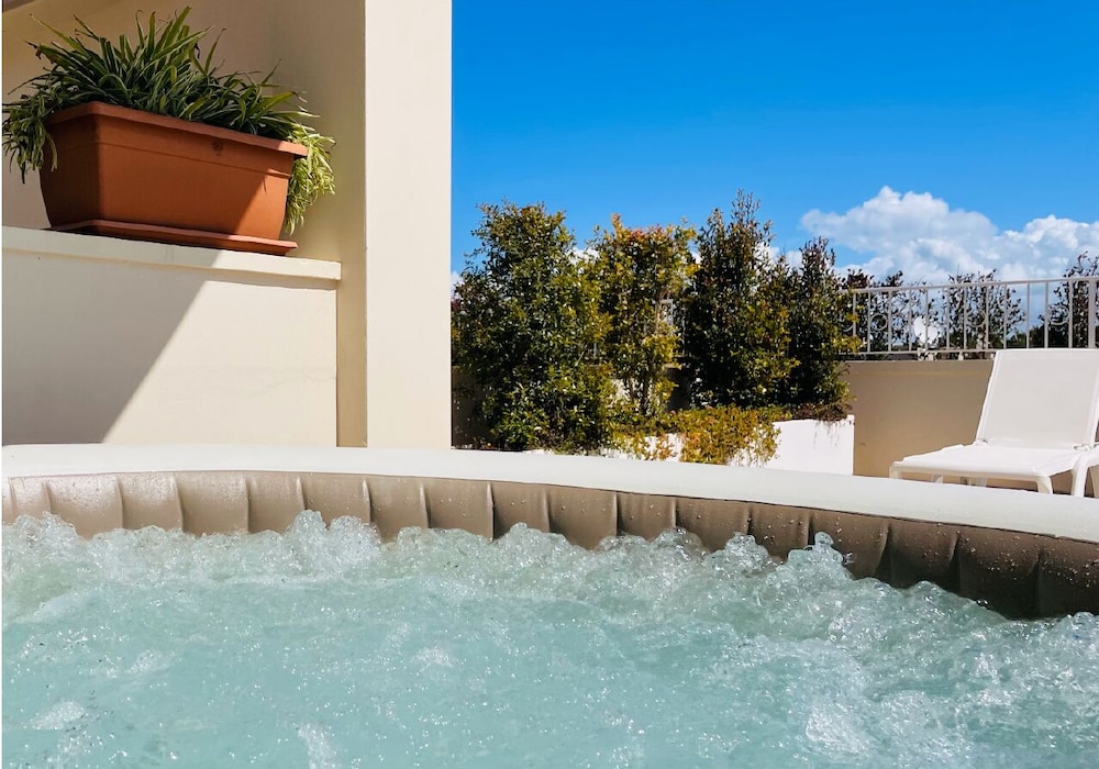 La Collina di Montegrappa - Suites with Heated Private Pool - Suites with Shared Pool