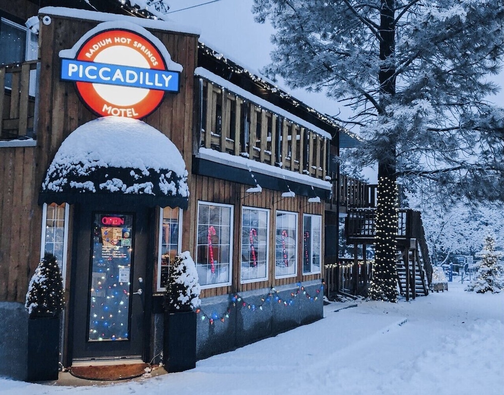 The Piccadilly Motel - Image 2