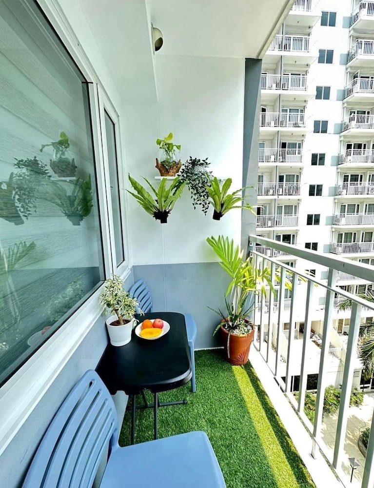 Luxury Staycation at Prime Location Mall of Asia Shell Residences Pasay Tower C