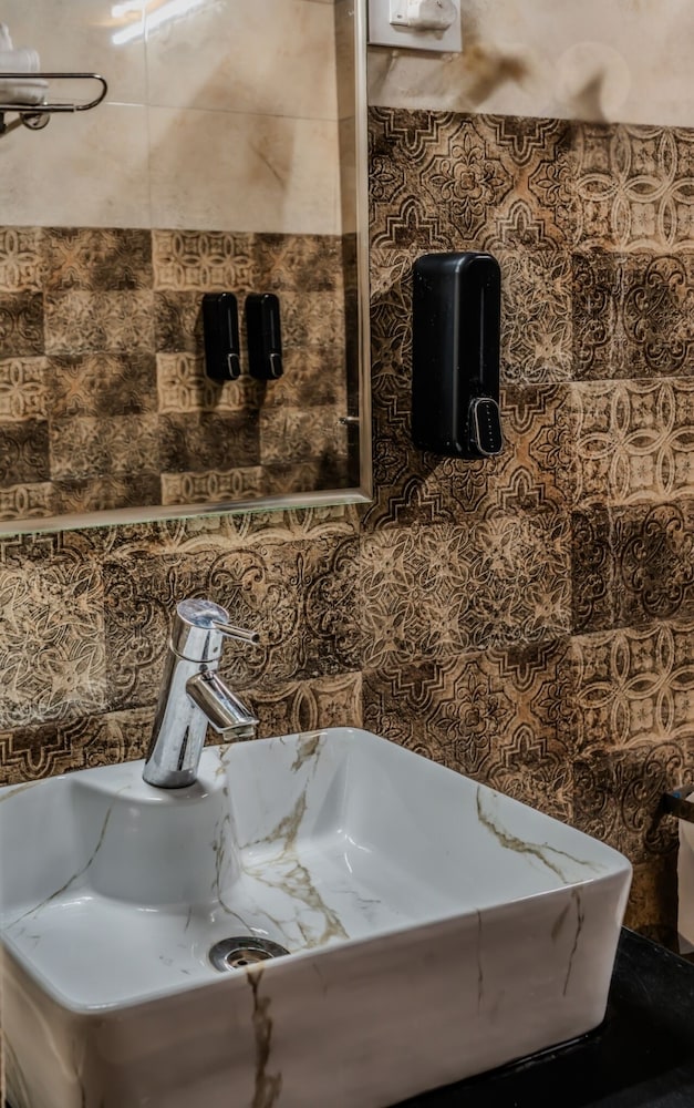 Sunoraa Luxury Hotel And Spa