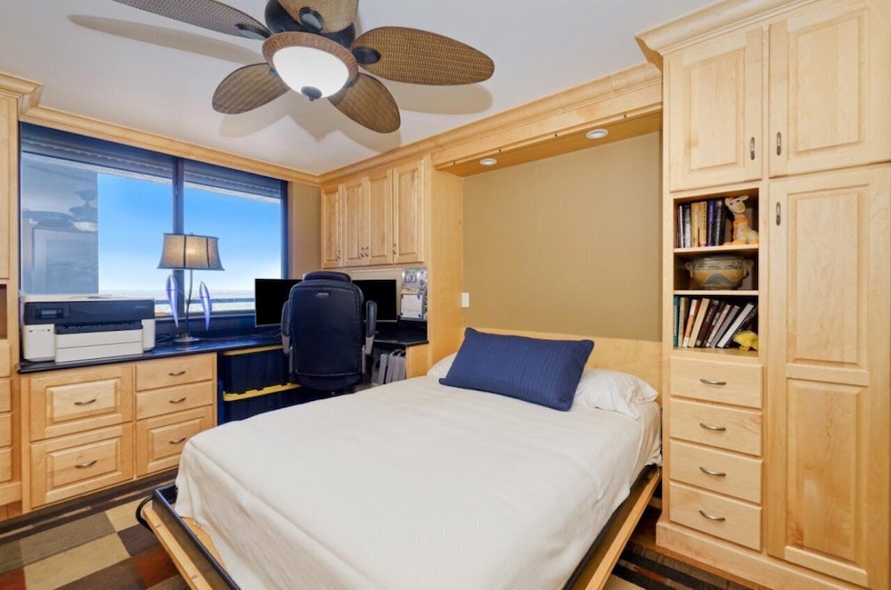 Caper Beach Club 1005