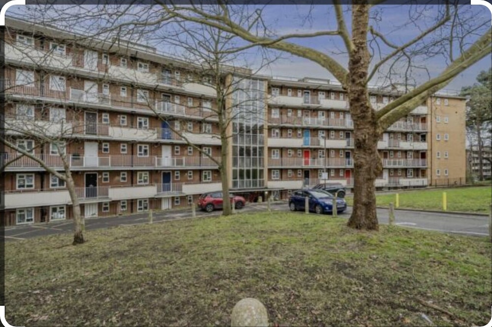 Stylish 1BR Apt w/ Fireplace & High-speed Wifi